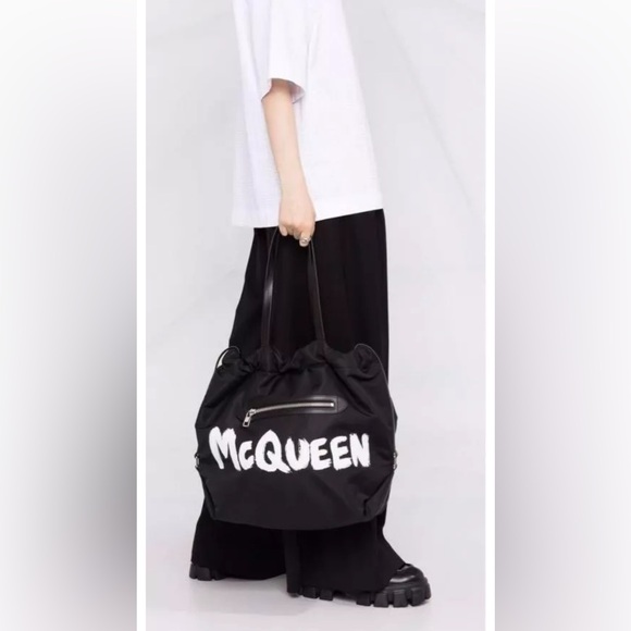 Alexander McQueen Handbags - EUC Alexander McQueen The Bundle graffiti tote!!